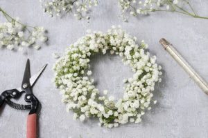 Cómo hacer una corona de flores naturales para centro de mesa