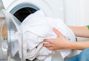 Cómo lavar la ropa blanca para que no se ponga amarilla
