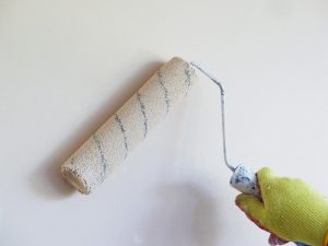 Cómo se llama lo que se le pone a la pared antes de pintar