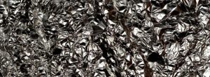 Cómo se pega el papel aluminio en la pared