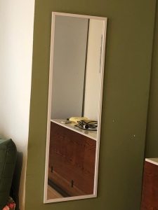 Cómo se pone un espejo en la pared