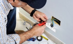 Cómo se revisa una instalación eléctrica